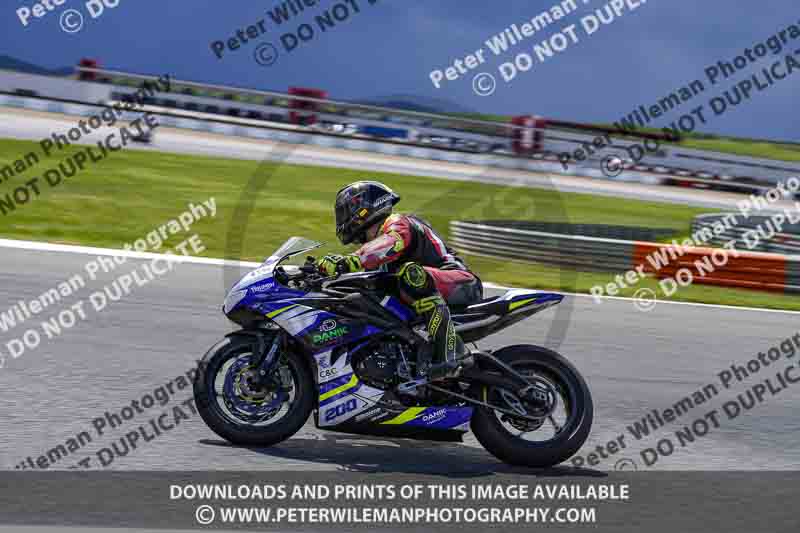 cadwell no limits trackday;cadwell park;cadwell park photographs;cadwell trackday photographs;enduro digital images;event digital images;eventdigitalimages;navarra;no limits trackdays;peter wileman photography;racing digital images;trackday digital images;trackday photos